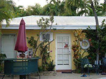Alexander Palms Court Hotel Key West Bagian luar foto